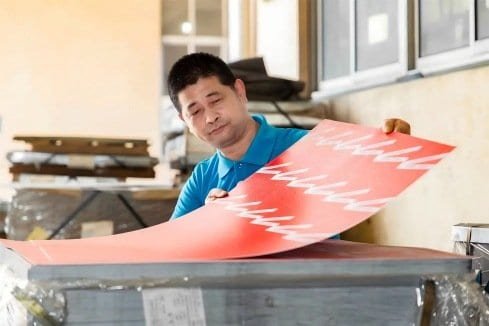 QC department Inspection of the coming tin plate